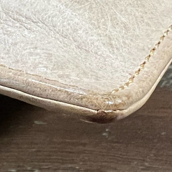 Dooney and Bourke tan Crossbody travel bag - Picture 5 of 6